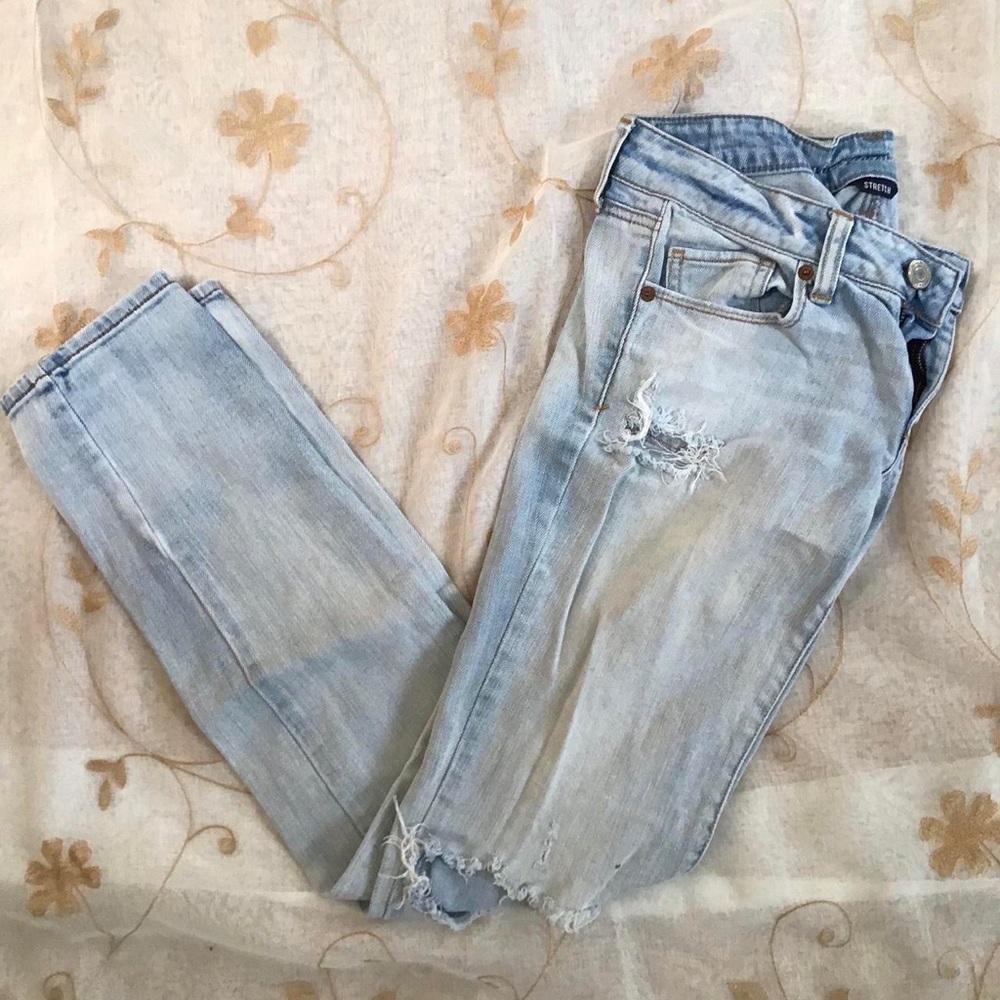 American Eagle Distressed Light Wash Jeans